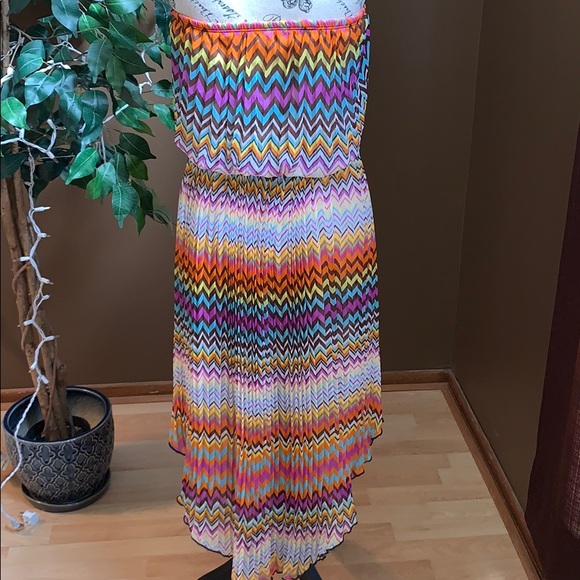 Multi colored pleated tube dress, hi low style - Picture 4 of 8